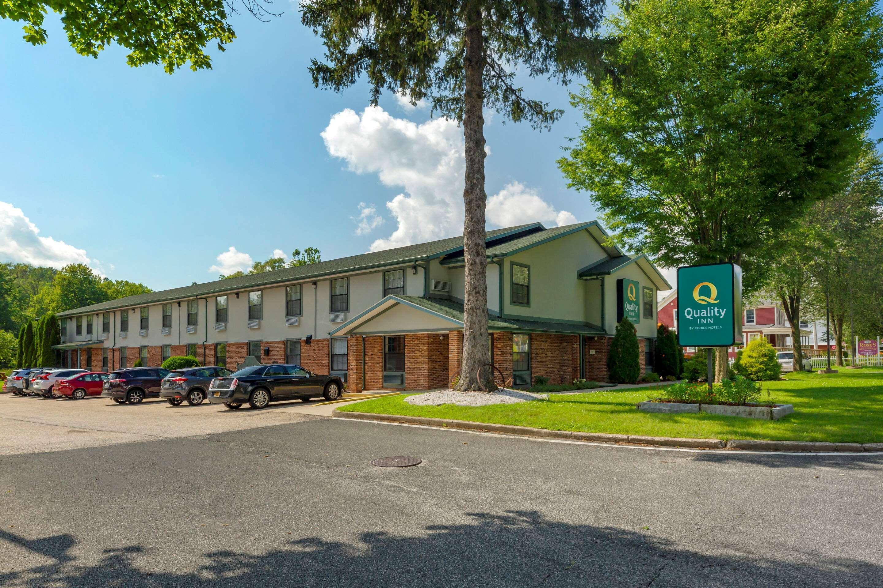 Quality Inn Lee Buitenkant foto